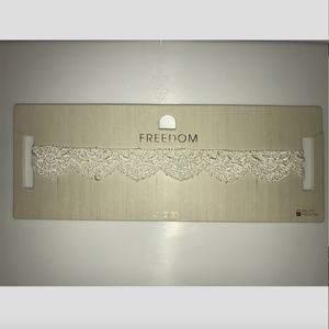 Freedom collection choker